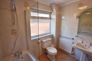 Family Bathroom- click for photo gallery